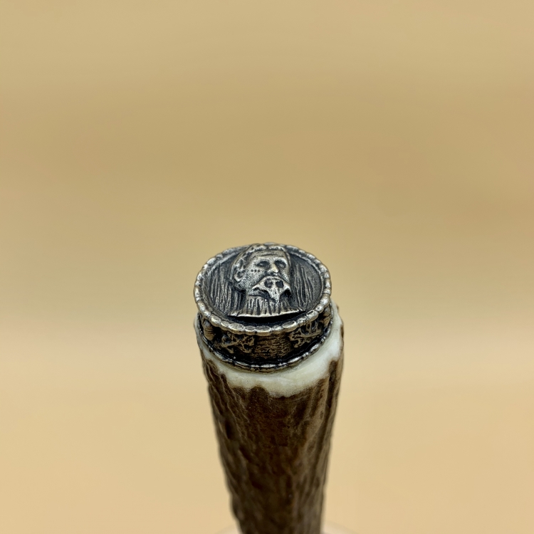 Trachtenmesser Ludwig: Detail Kappe mit König/ Schräg